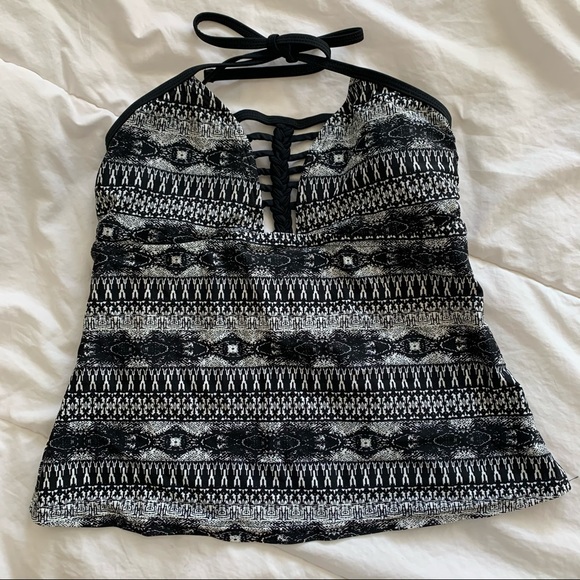 Black & white halter tankini. - Picture 1 of 3